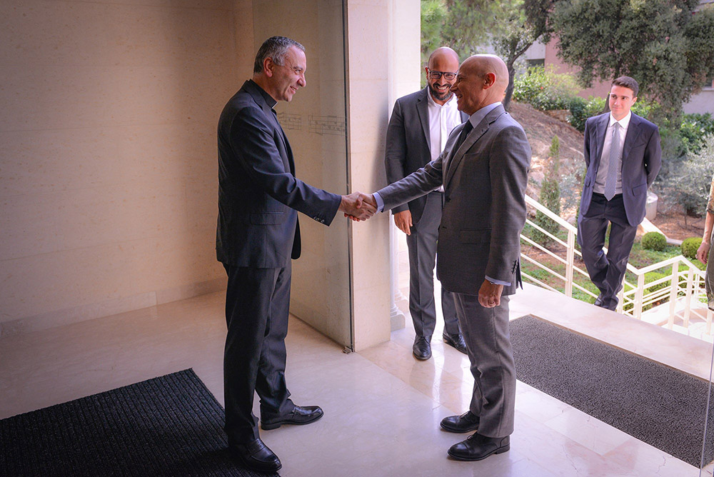 /Gallery/EnglishWebsite/News/AntonineUniversityHonorstheAmbassadorofItalytoLebanon/antonine-university-honors-ambassador-of-italy-to-lebanon-massimo-marotti-2.jpg