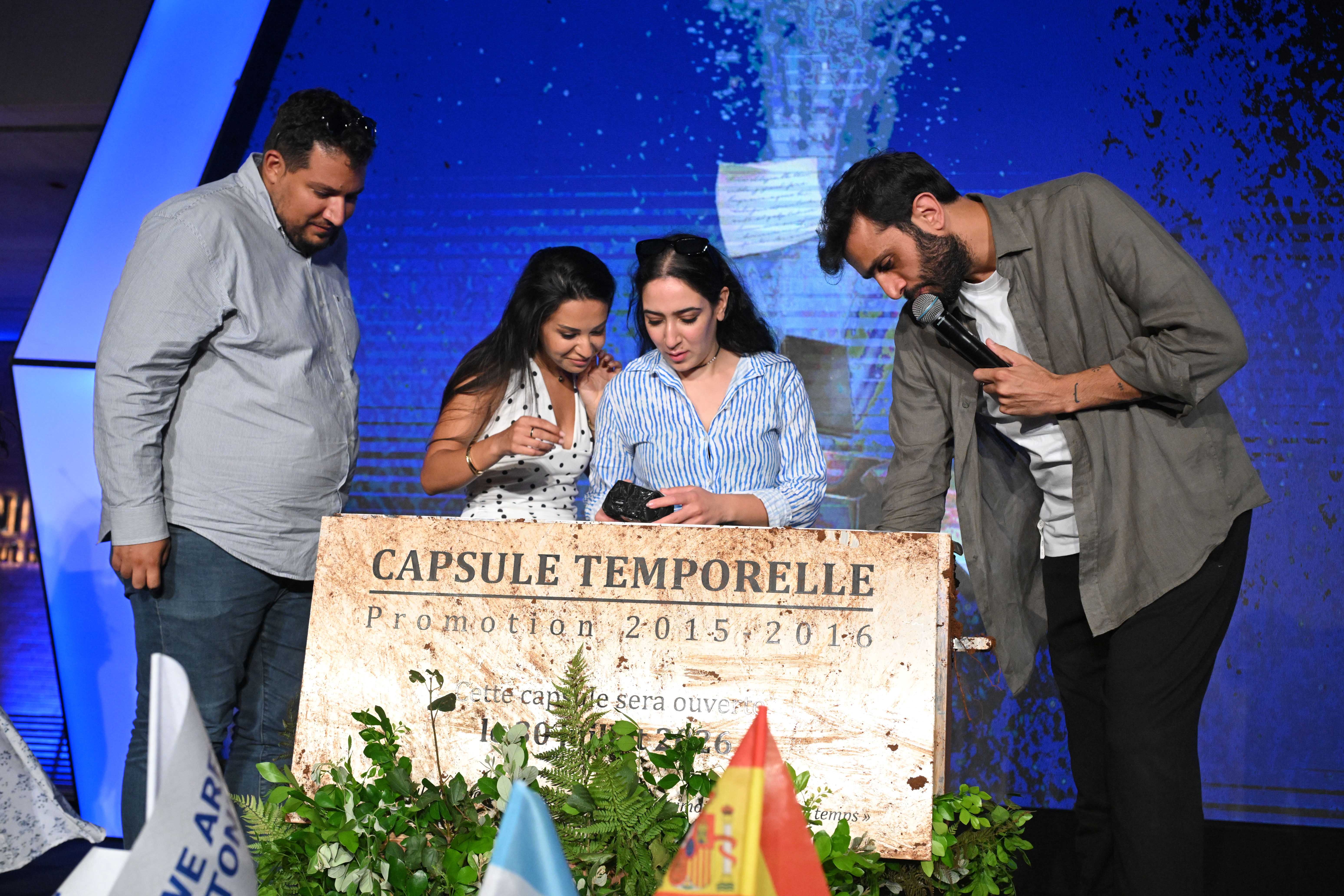 /Gallery/EnglishWebsite/News/Revealingtimecapsule/209.jpg