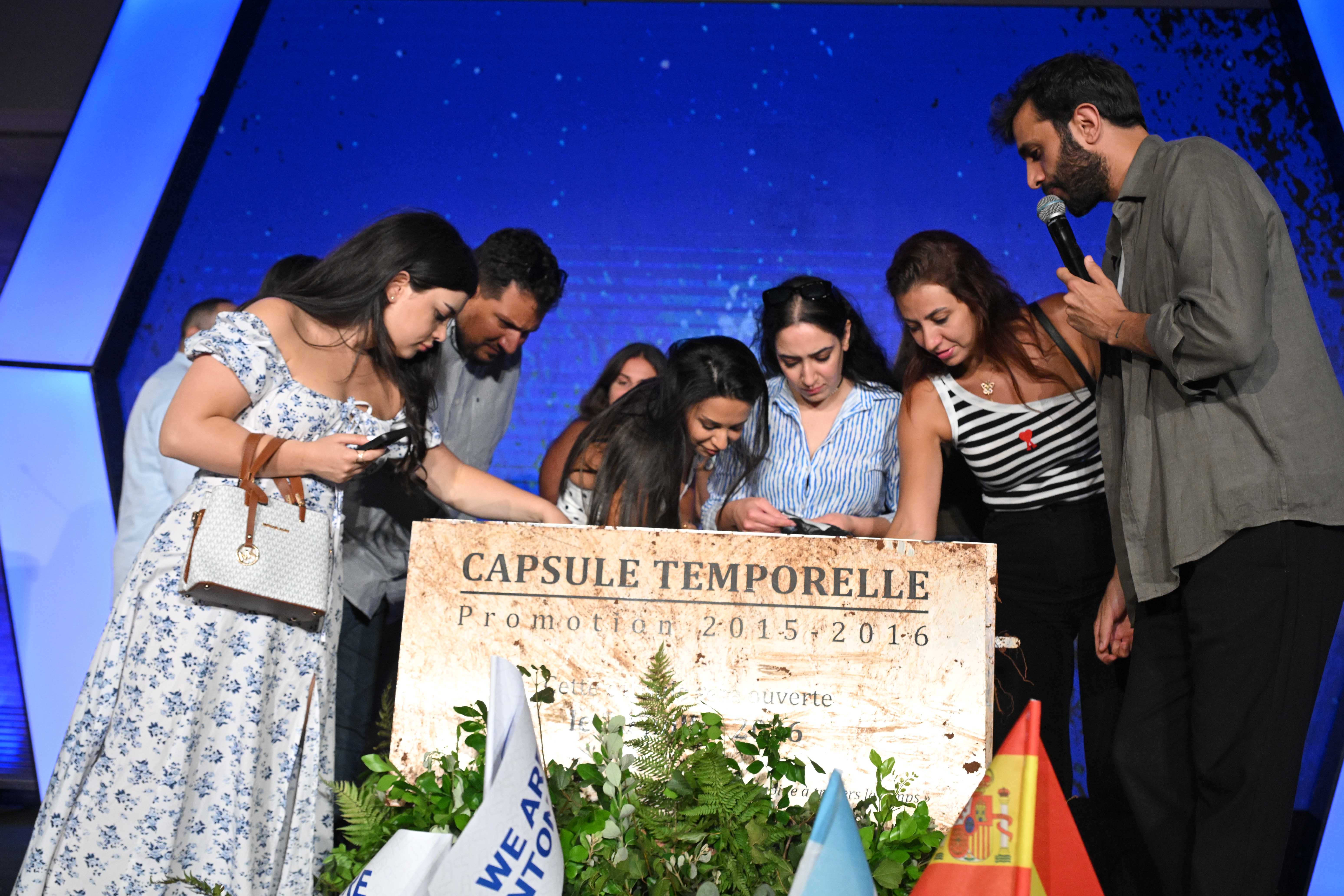 /Gallery/EnglishWebsite/News/Revealingtimecapsule/210.jpg