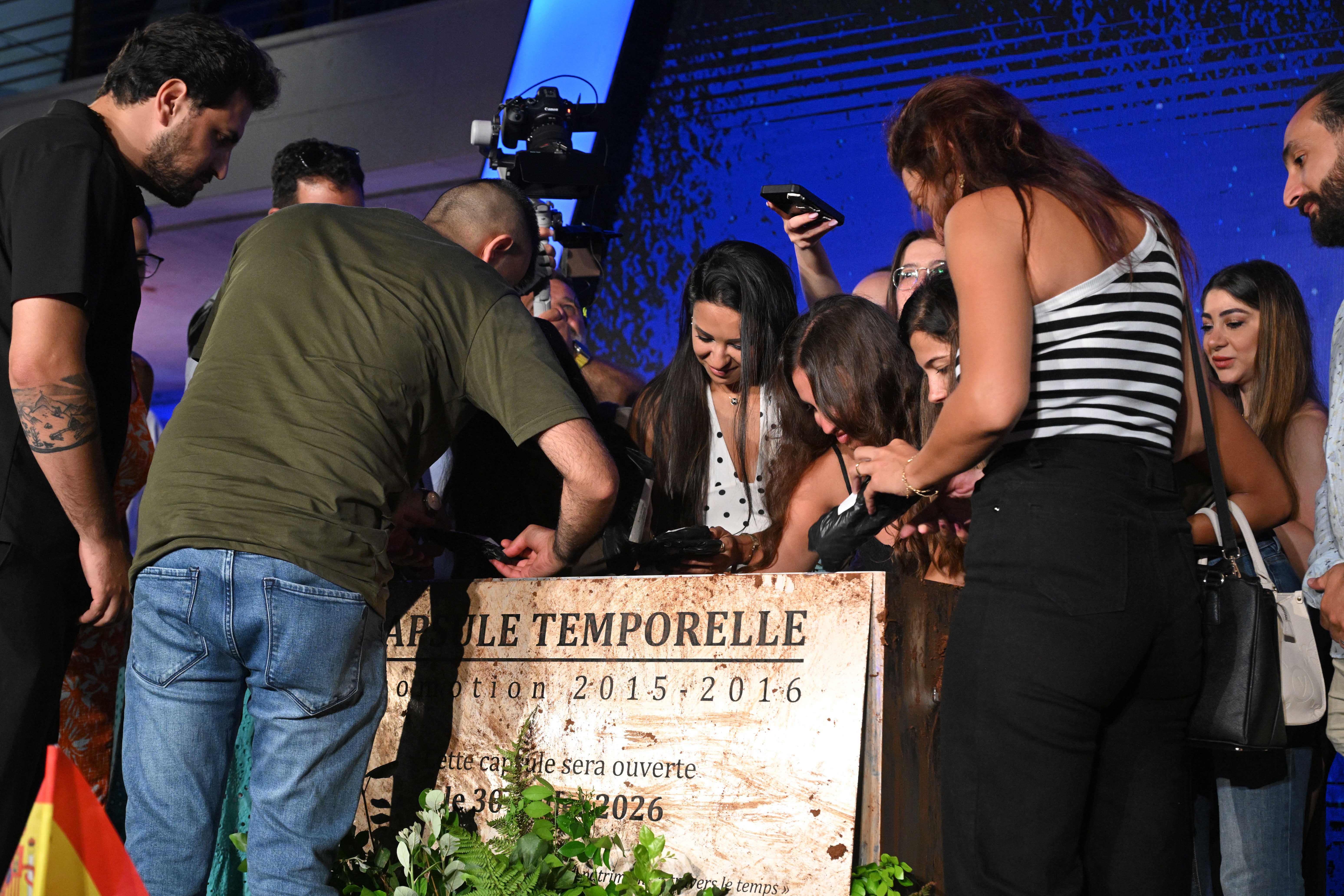 /Gallery/EnglishWebsite/News/Revealingtimecapsule/212.jpg
