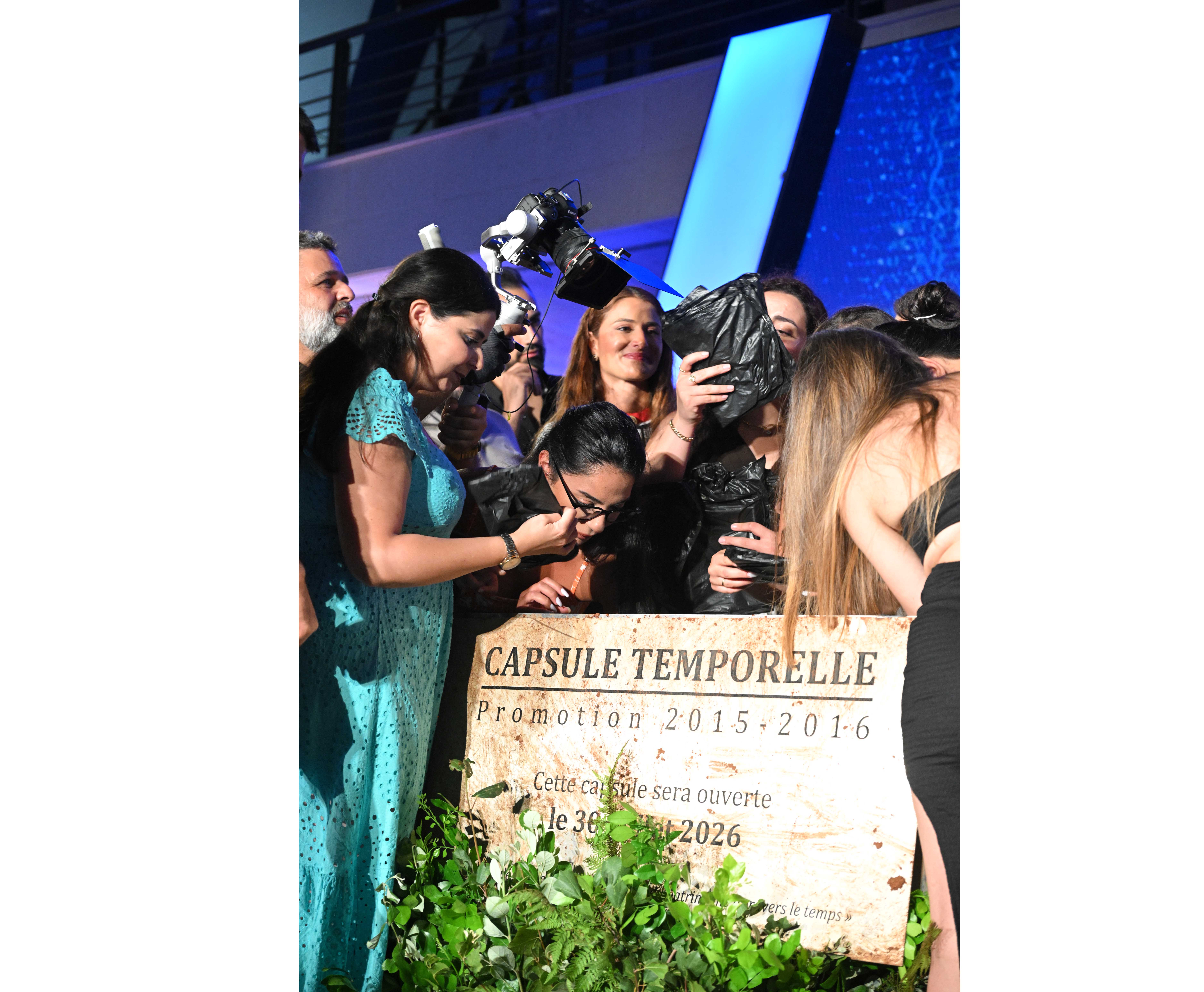 /Gallery/EnglishWebsite/News/Revealingtimecapsule/218.jpg