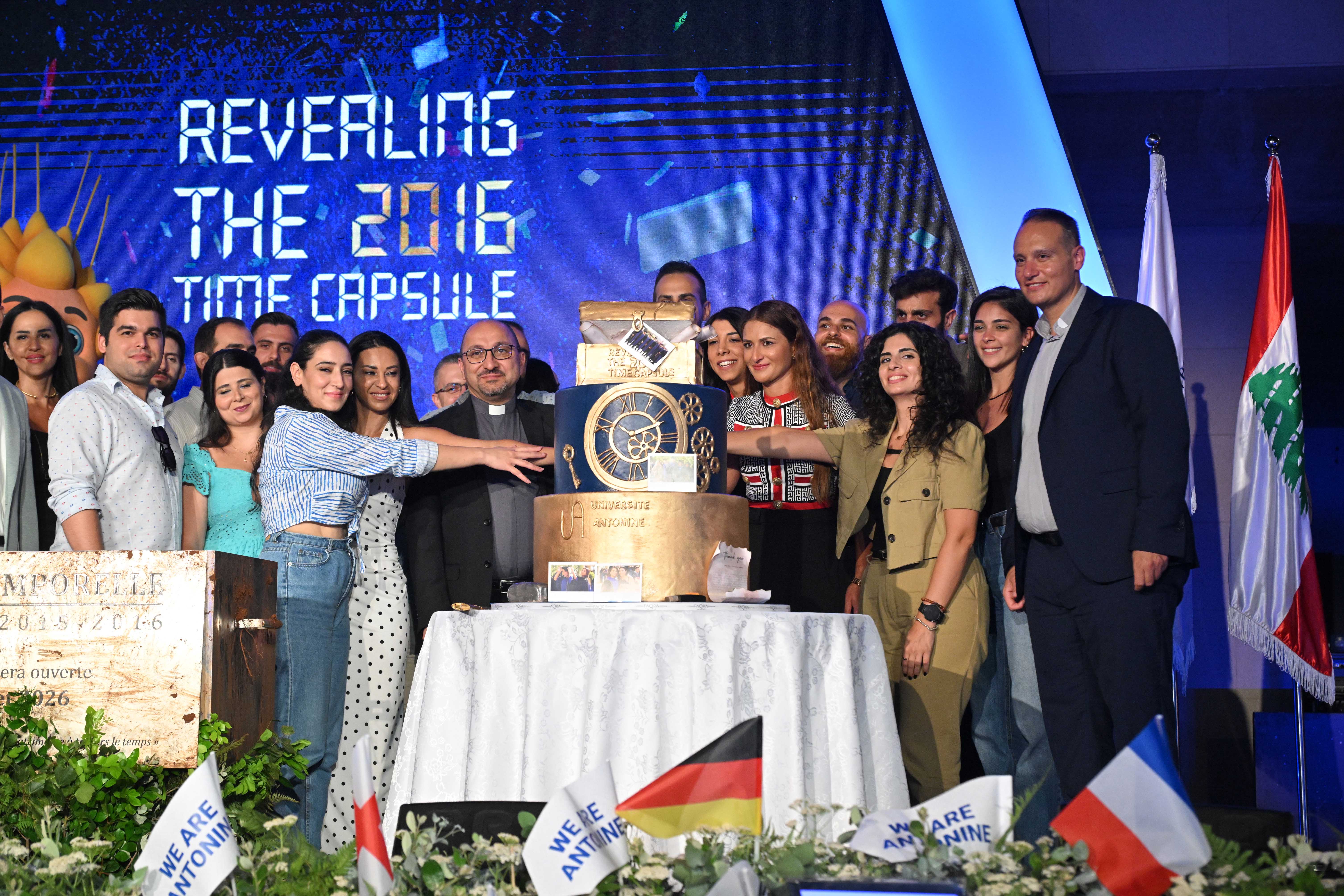 /Gallery/EnglishWebsite/News/Revealingtimecapsule/239.1.jpg