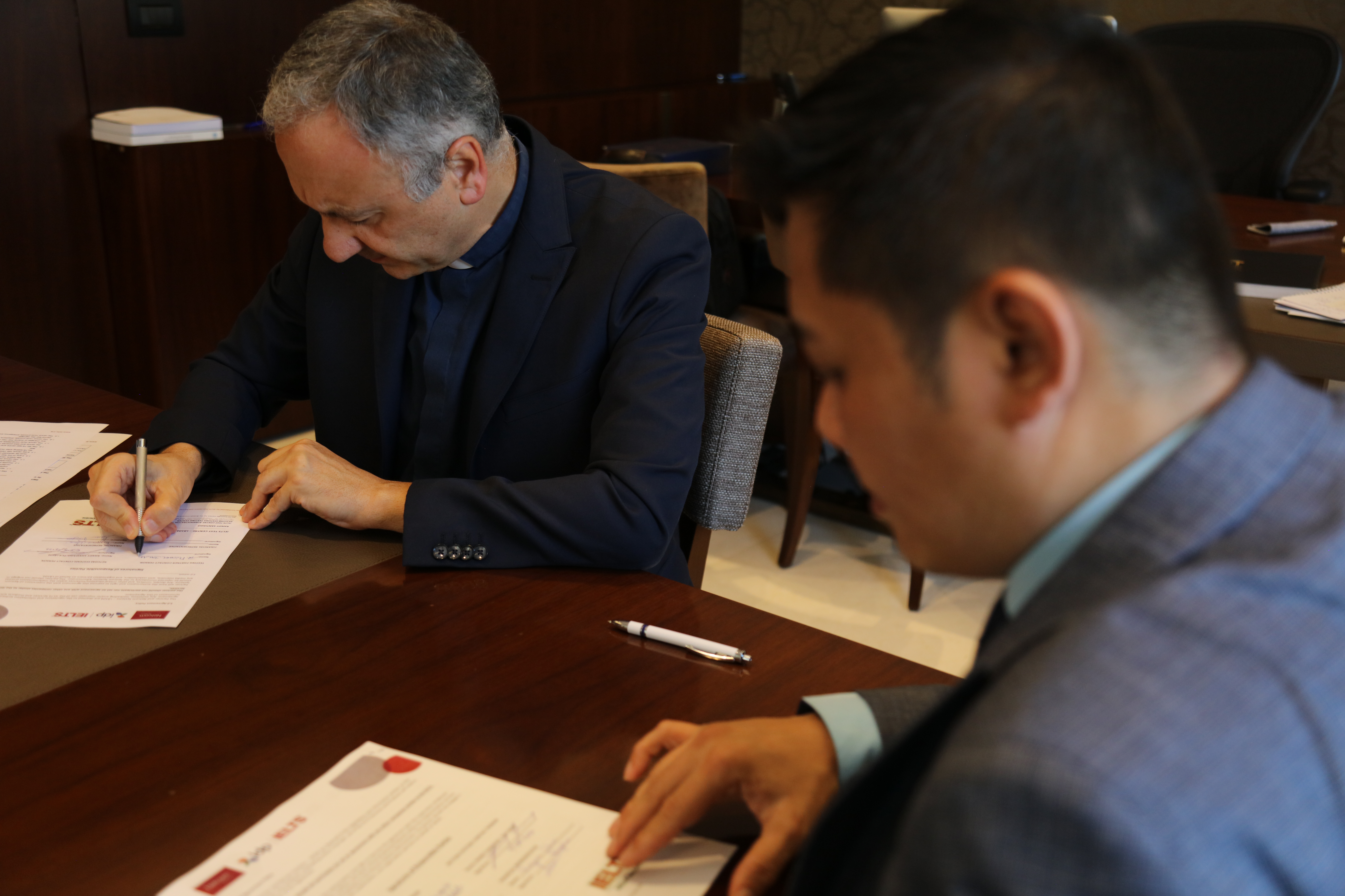 /Gallery/EnglishWebsite/News/mou-signing-ua-ielts/7-mou-signing-ua-ielts.JPG