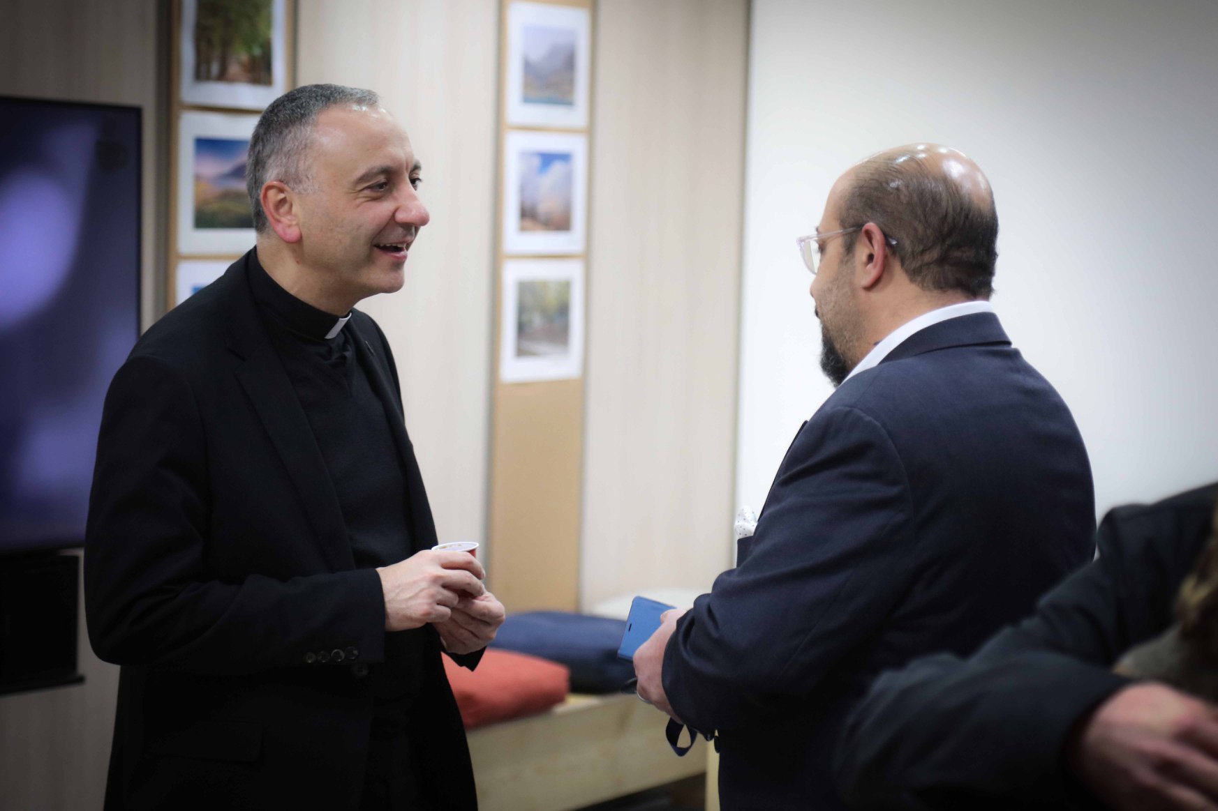 /Gallery/mainwebsitephotos/eventtest/CoffeewiththeRector/7.jpg
